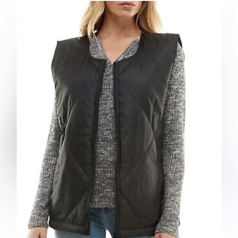 NWT Socialite puffer Vest L/XL